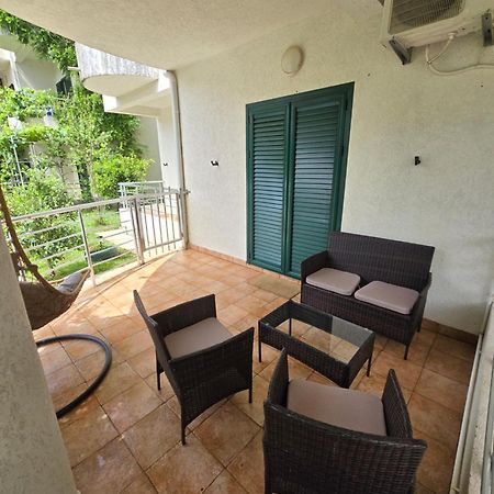 Roman Garden Apartment Risan Exterior photo