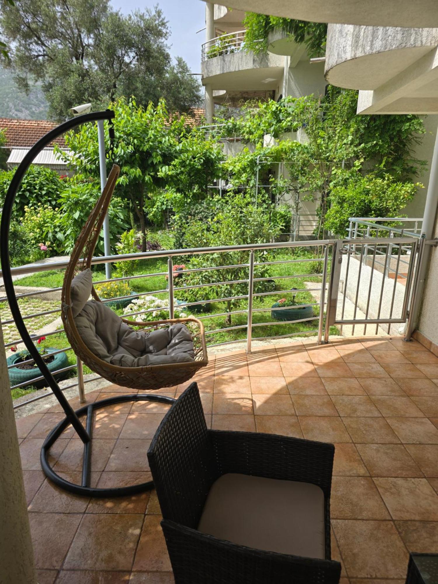 Roman Garden Apartment Risan Exterior photo